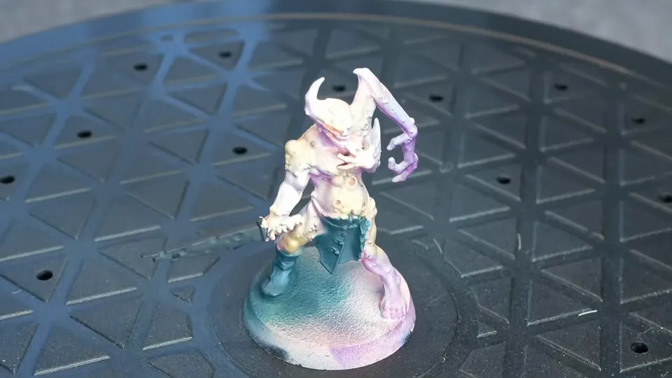 Her airbrushed daemon miniature in pale purple and teal on the turntable, Episode 04