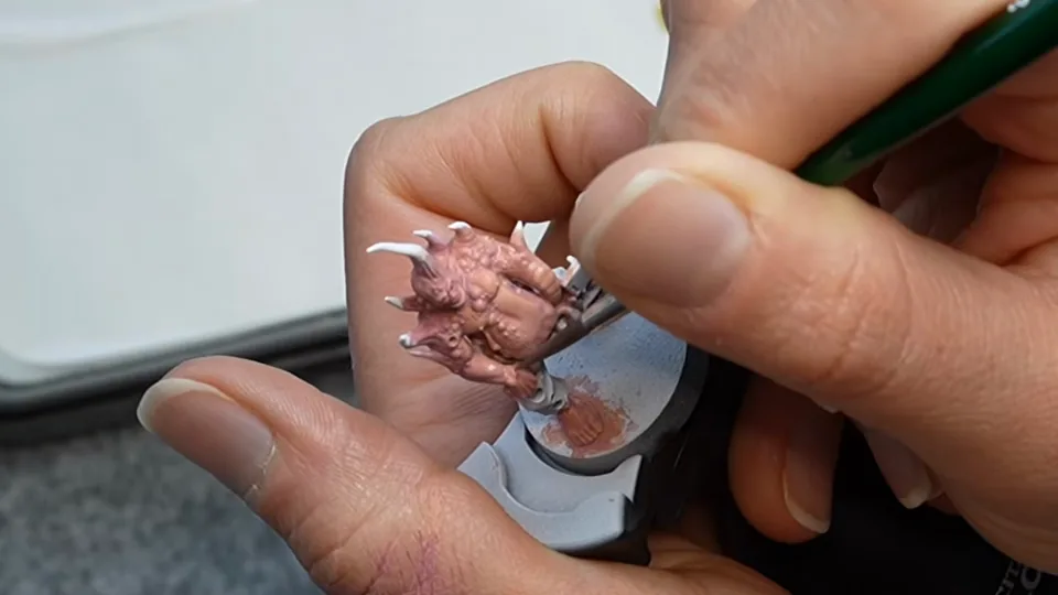 Adding small rosy flesh highlights to a Poxwalker's face with a fine brush, Episode 05