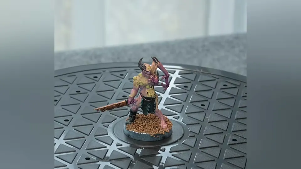 One of the three batch-painted daemons finished on the turntable, Episode 05