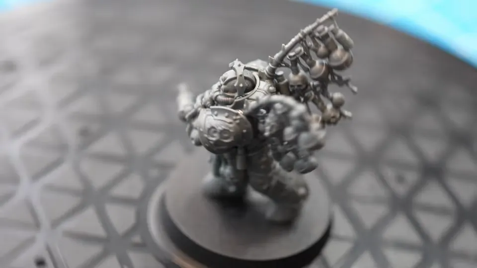 The Biologus Putrifier in bare grey primer on a black base before any paint, Episode 02